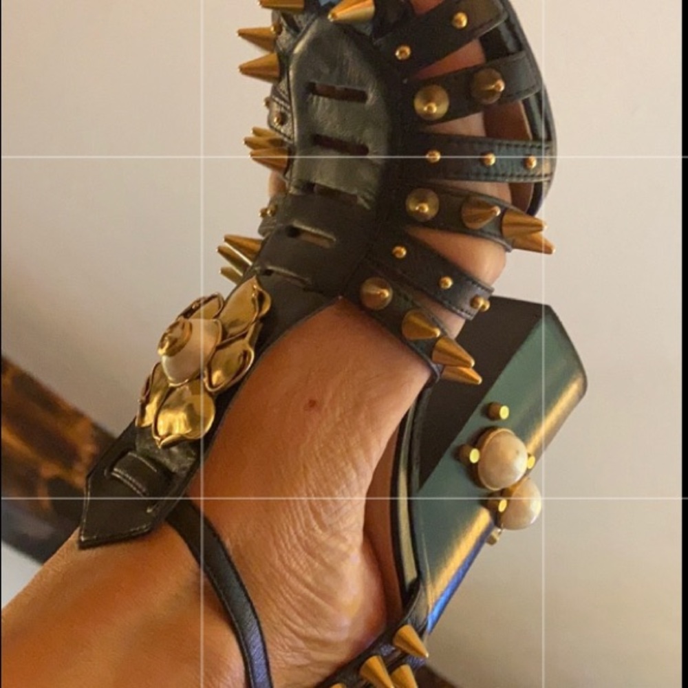 Gucci Kendall t-strap pearl sandals